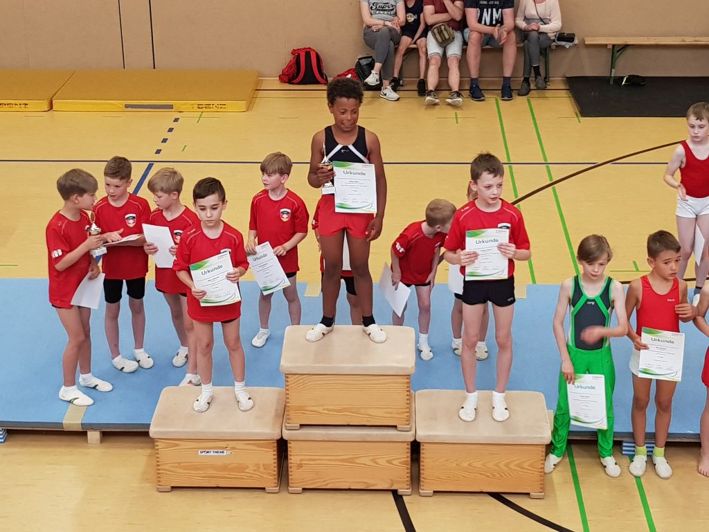 1. Jeffrey Moné; 5. Max Reichel (rechts unten); 3. Nico Tochadse (rechts oben)